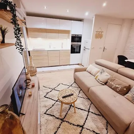 Rdc Jardin, Piscine, Parking 2 Апартаменты *