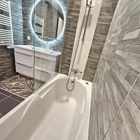 Rdc Jardin, Piscine, Parking 2 Апартаменты *