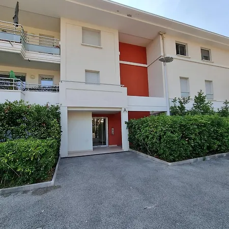 Apartment Rdc Jardin, Piscine, Parking 2 *