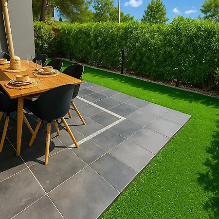Apartment Rdc Jardin, Piscine, Parking 2 *